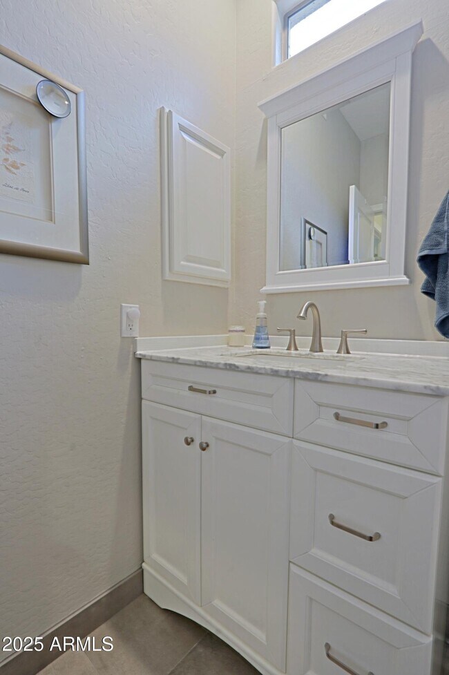 Building Photo - 6939 E Bramble Berry Ln