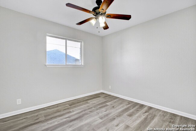 Building Photo - Move-in ready 3-bedroom, 2-bath home in San Antonio