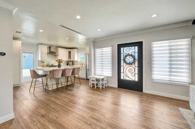 Building Photo - 7847 Apperson St