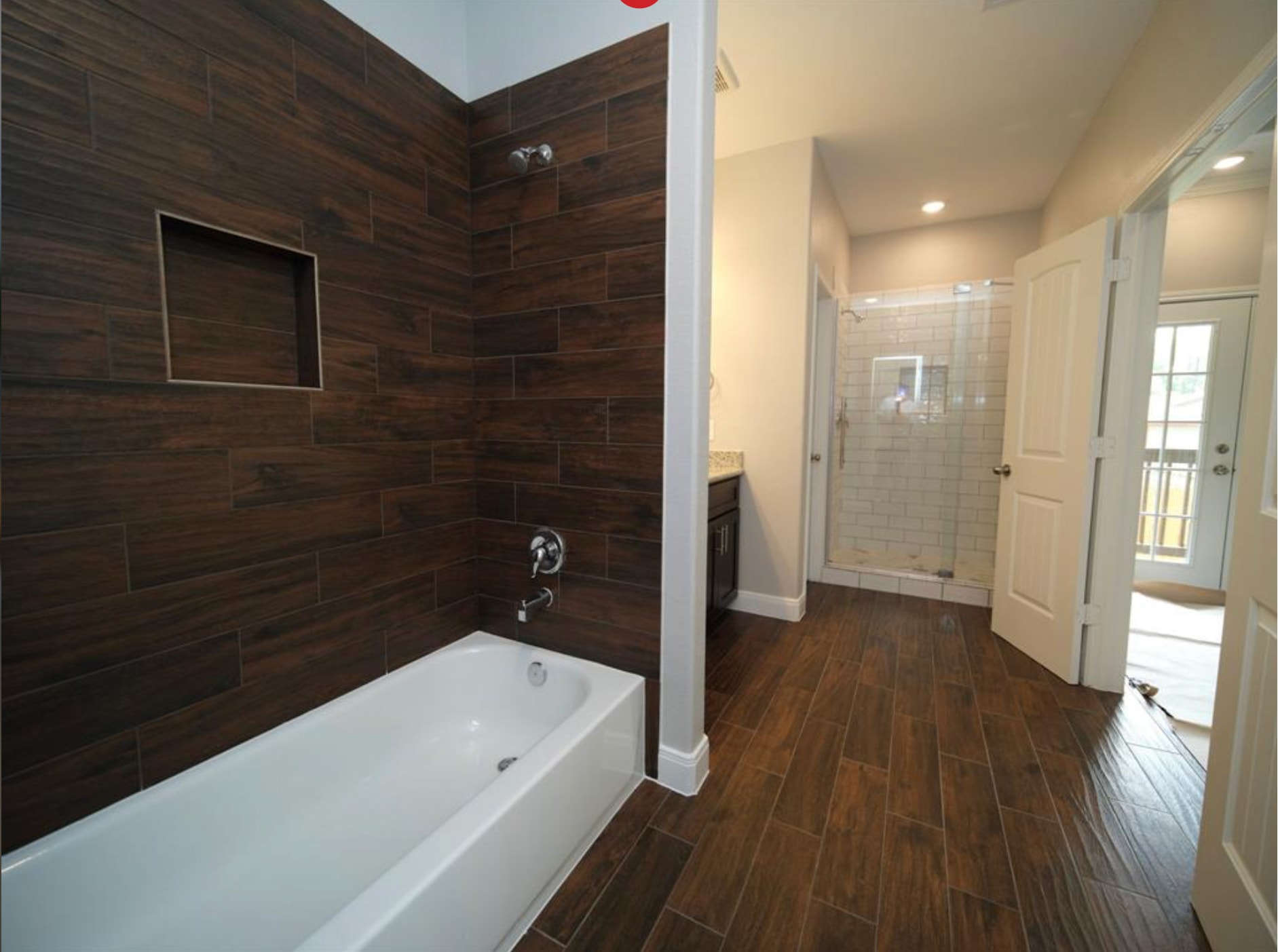 Master bathroom - 4822 Falls St