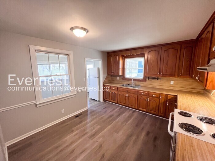 Building Photo - 149 Dellway Dr