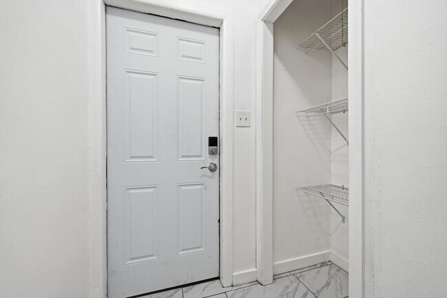 Building Photo - 140 N 7th St