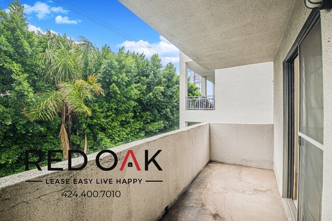 Building Photo - 4651 Cahuenga Blvd