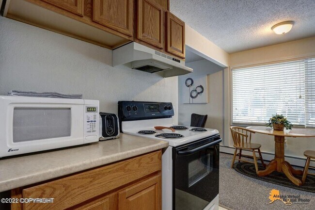 Building Photo - Akins Real Estate