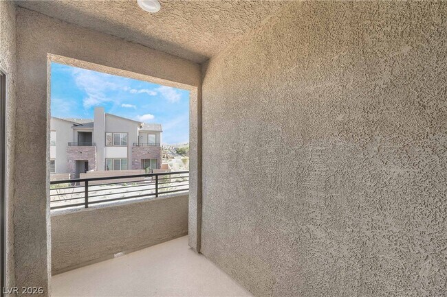 Building Photo - 2558 Venetia Pointe St