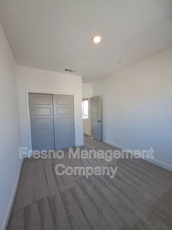 Building Photo - 911 Blue Oak Lane W