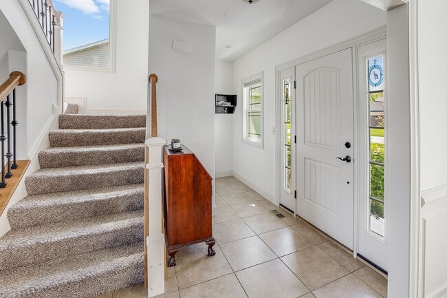 Building Photo - LUXURY 5 BEDROOM HOME AVAILABLE IN MAHOMET