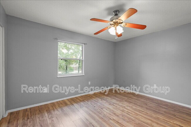 Building Photo - 11406 Bedford Oaks Dr