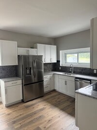 Building Photo - 5361 E Pleasant Valley Blvd