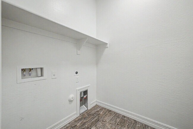 Building Photo - 8833 S 167th Ln