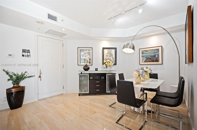 Building Photo - 888 Brickell Key Dr