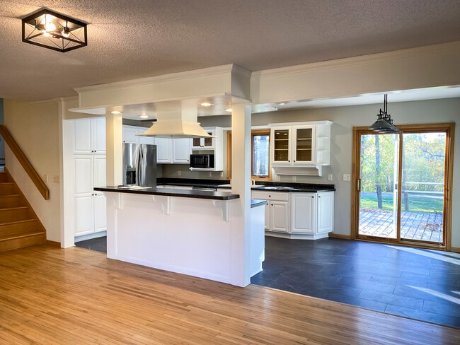 Building Photo - 1606 S Lake Irving Dr SW