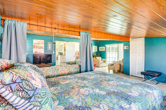 Building Photo - 103 Essex Dr