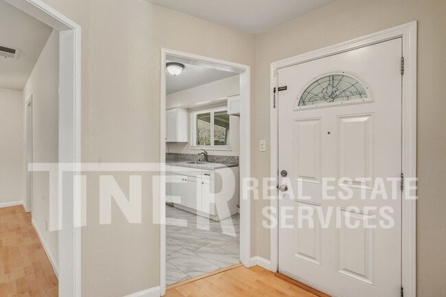 Building Photo - 1309 Shadowglen Rd