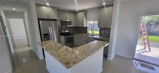 Building Photo - 1016 NE 5th St