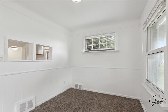 Building Photo - $1,150 - Bungalow