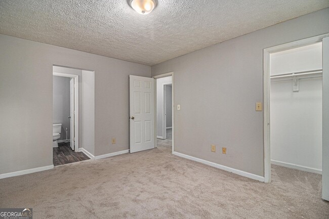 Building Photo - 5913 Summerglen Ln