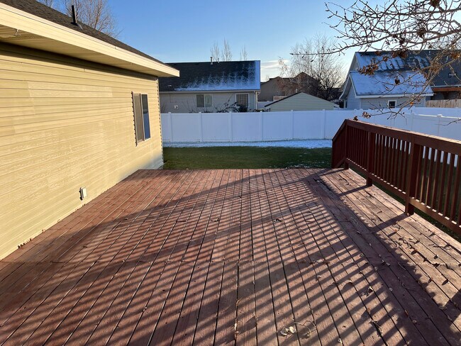 Building Photo - 3700 Merlin Dr