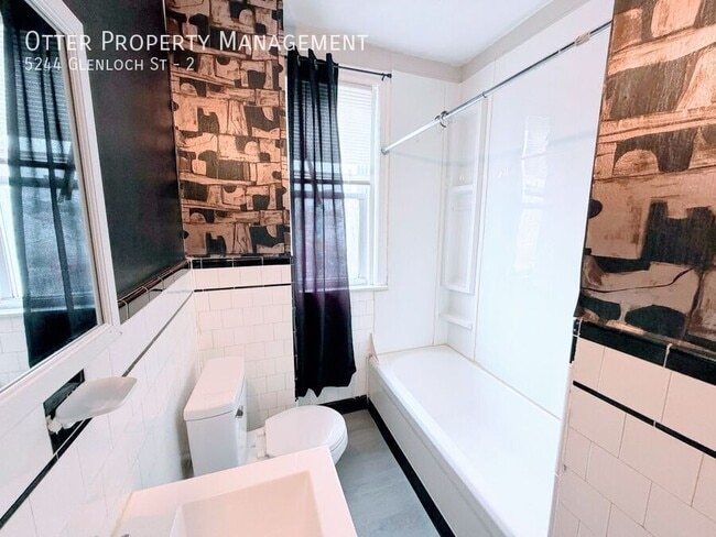 Building Photo - 5244 Glenloch St