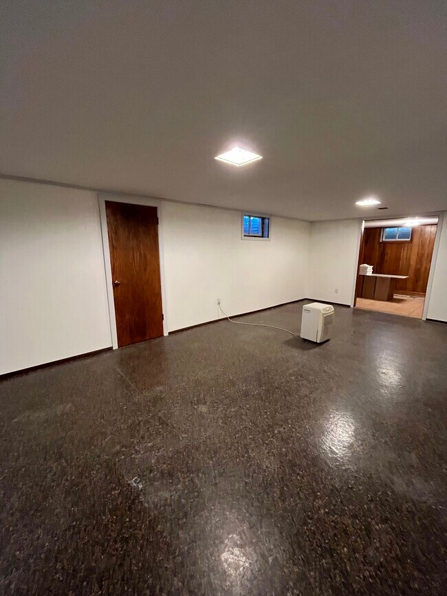 Building Photo - 10441 York Ave S