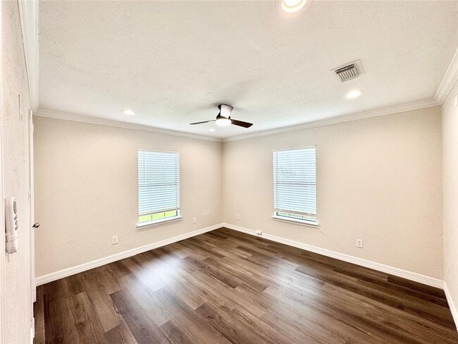 Building Photo - 811 Adele St