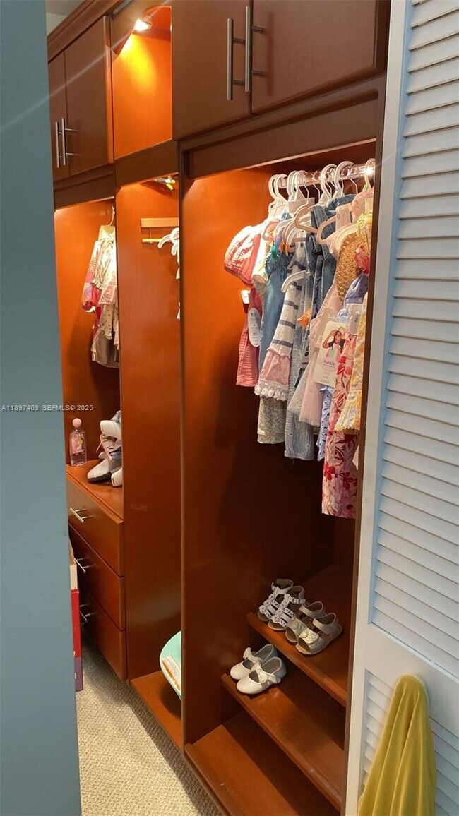 Building Photo - 1634 N 15th Terrace