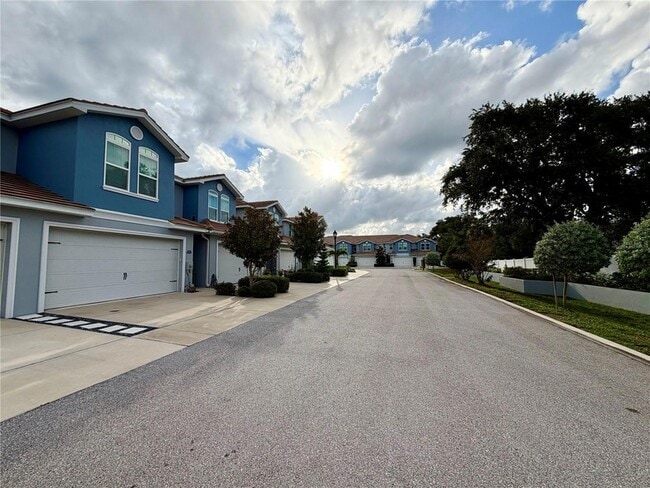 Building Photo - 426 Birdsong Ln