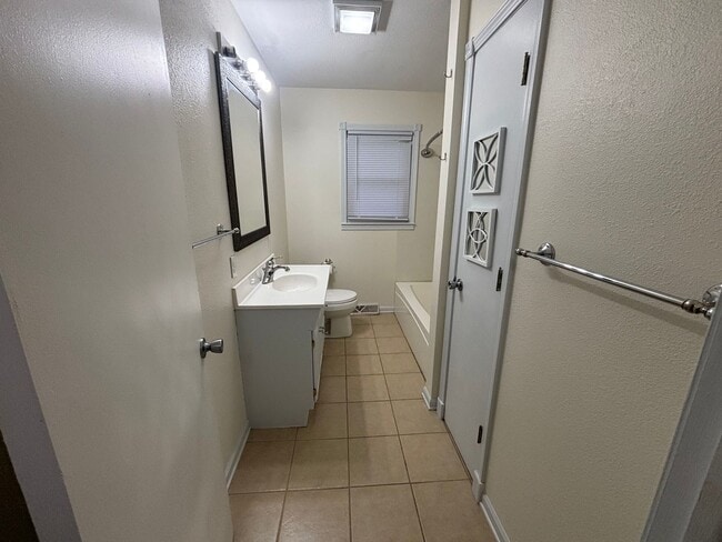 Building Photo - 1010 Larkin Dr