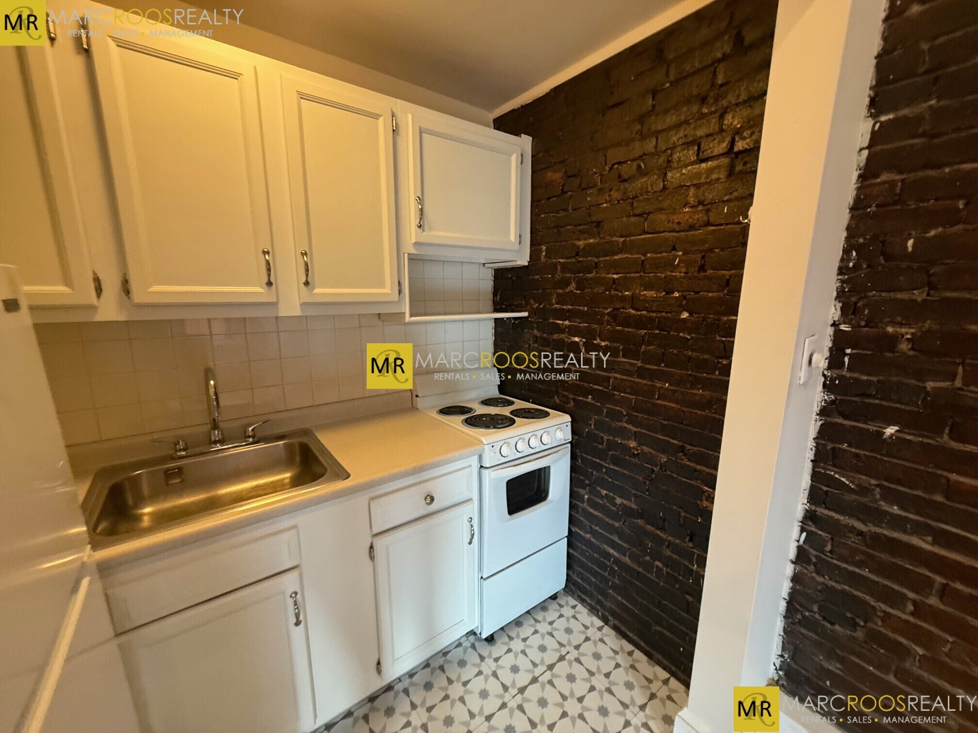 Building Photo - 672 Tremont St