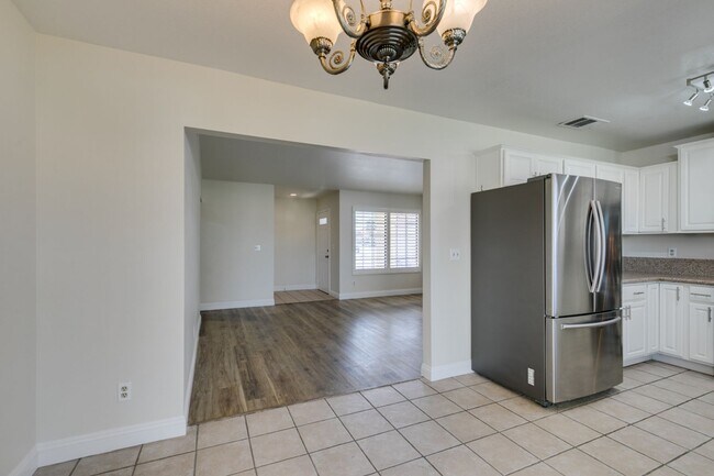 Building Photo - AVAILABLE 1/1/26- Beautiful 3-Bedroom, 2-Bathroom Home in Green Valley