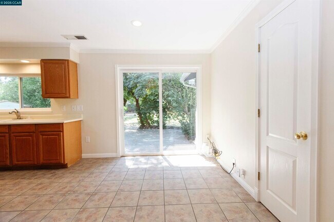 Building Photo - 409 Soule Ave