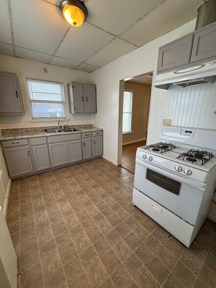 Building Photo - 3932 E Admiral Ct