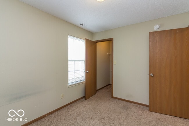 Building Photo - 5810 Rolling Bluff Ln