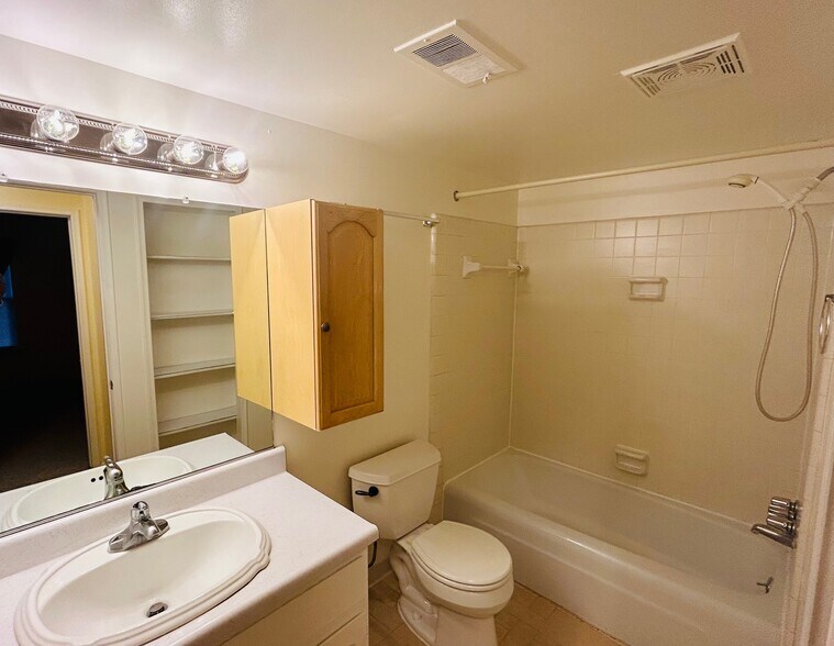 Bathroom - 3234 Bolgos Cir