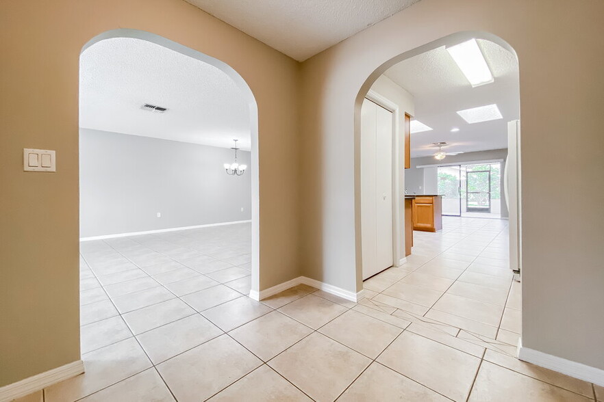 Building Photo - 8553 Bridgewater Dr
