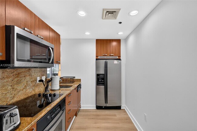 Building Photo - 1395 Brickell Ave