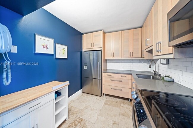 Building Photo - 20335 W Country Club Dr