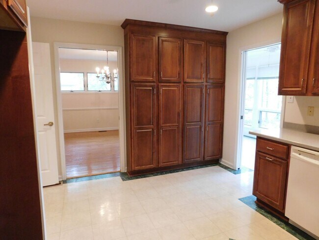 Building Photo - 914 Muirfield Pl