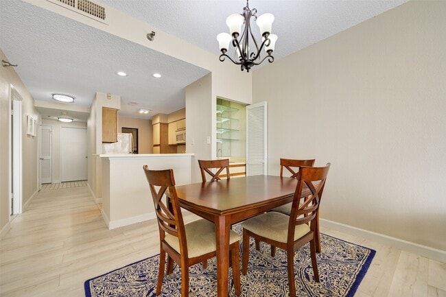 Building Photo - 7700 Seawall Blvd