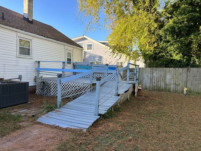 Building Photo - Great Ranch Home in Norfolk