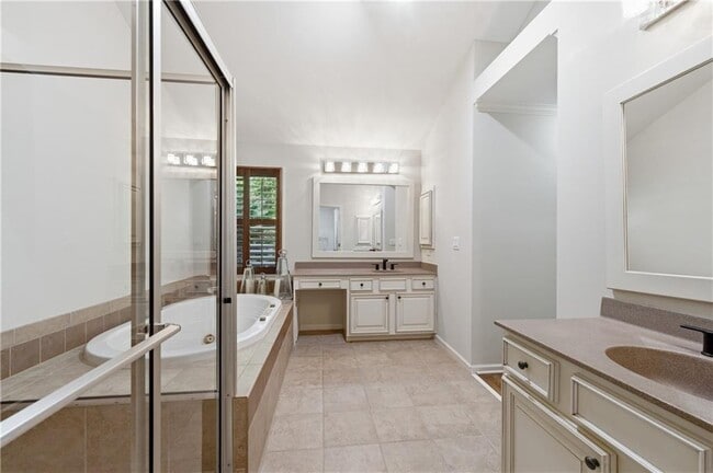 Building Photo - 6421 Crown Forest Ct