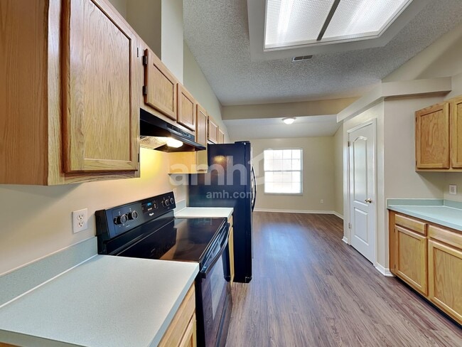 Building Photo - 1915 Breckenridge Blvd