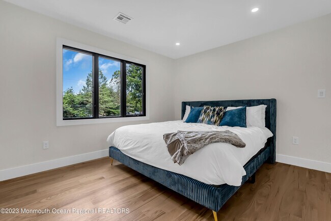 Building Photo - 265 Whalepond Rd