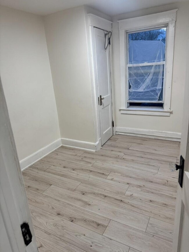 Building Photo - 305 Grand Ave