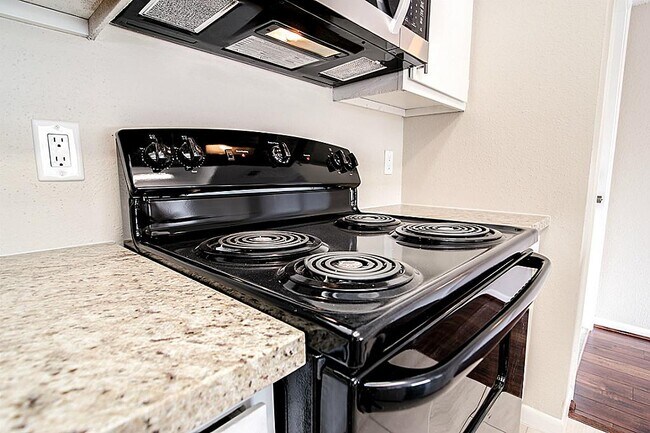 Building Photo - 2818 S Bartell Dr