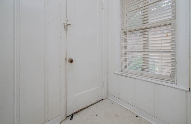 Building Photo - 1428 Wentworth St