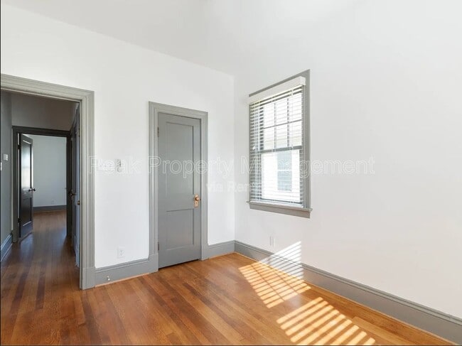 Building Photo - 2010 Maury St