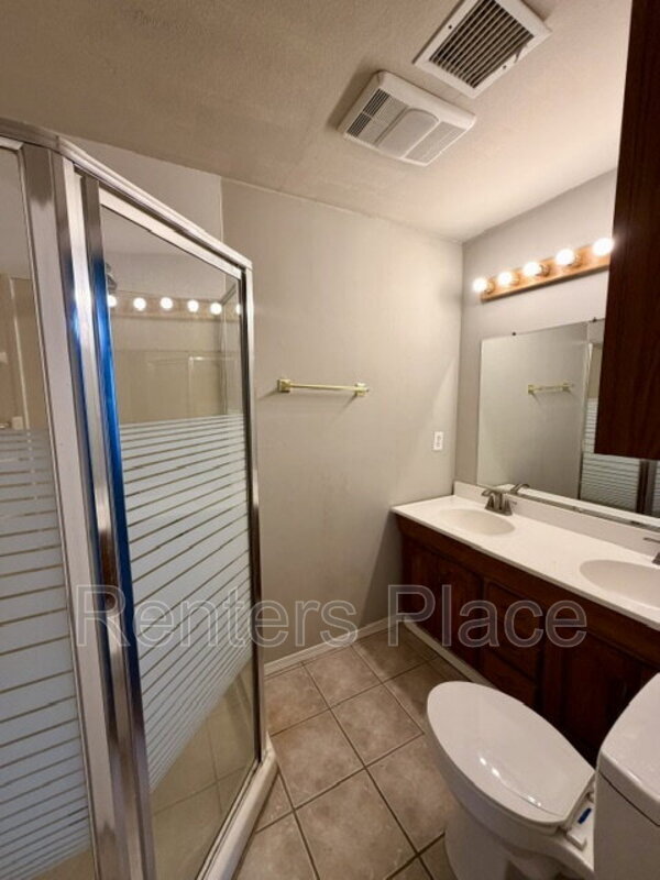 Building Photo - 14148 S Poplar Pl