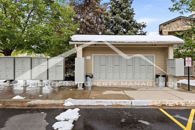 Building Photo - Spacious Condo with Washer/Dryer and Central AC