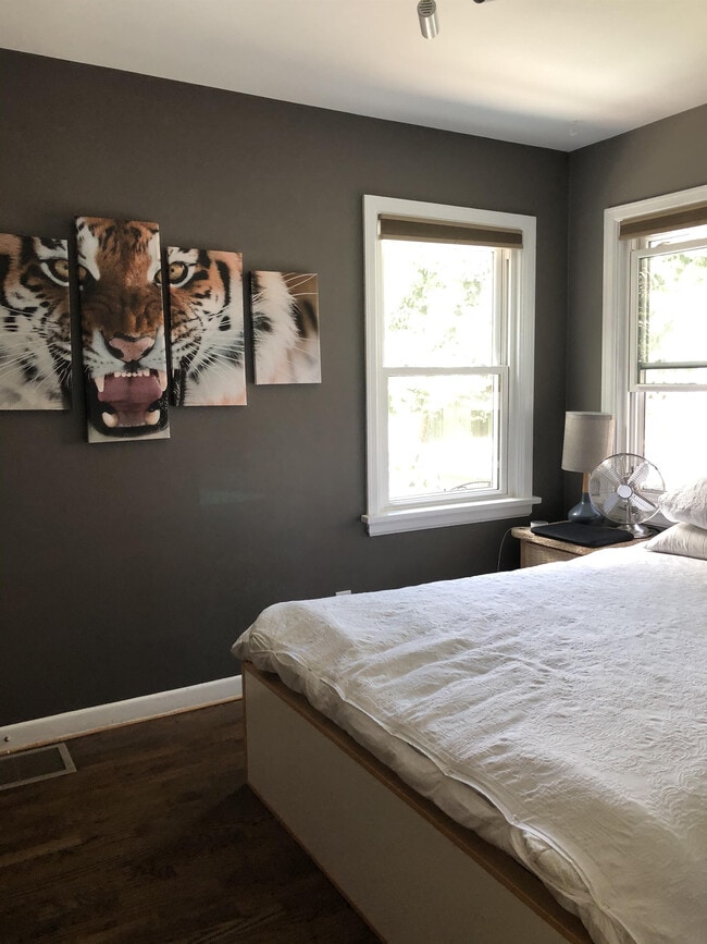 Building Photo - 1015 Forest Ave